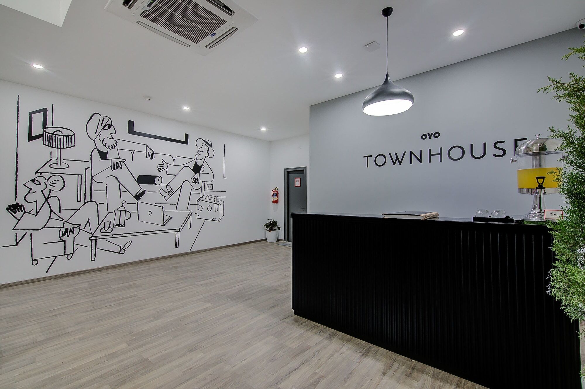 Hotel Oyo Townhouse 044 Sector 14 Gurugram à Gurgaon Extérieur photo
