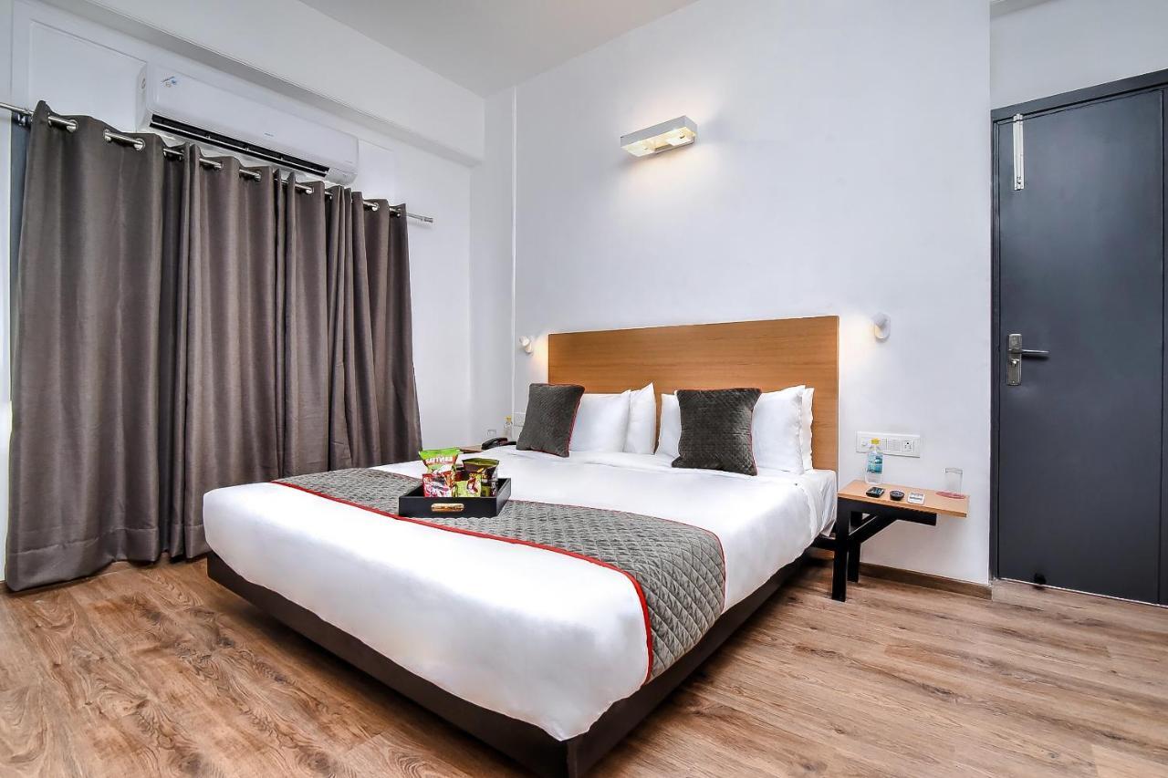 Hotel Oyo Townhouse 044 Sector 14 Gurugram à Gurgaon Extérieur photo