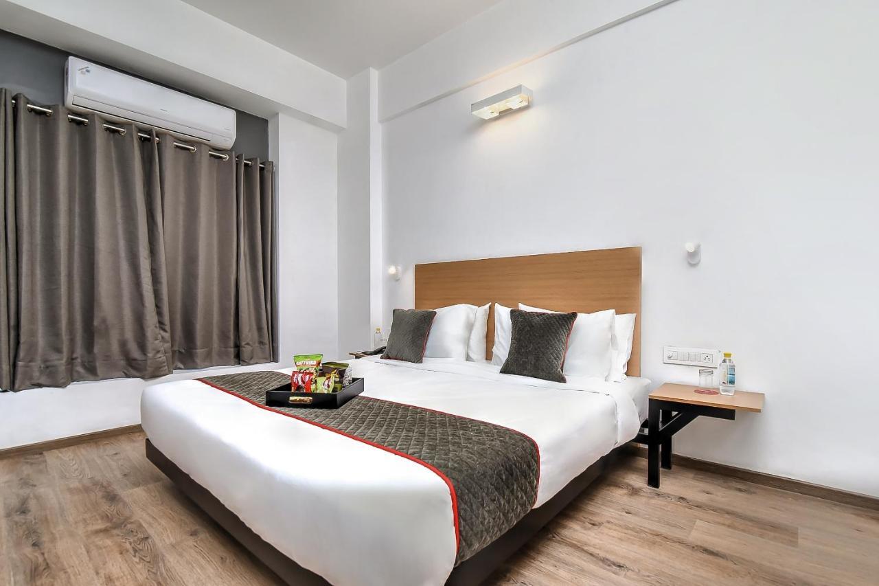 Hotel Oyo Townhouse 044 Sector 14 Gurugram à Gurgaon Extérieur photo