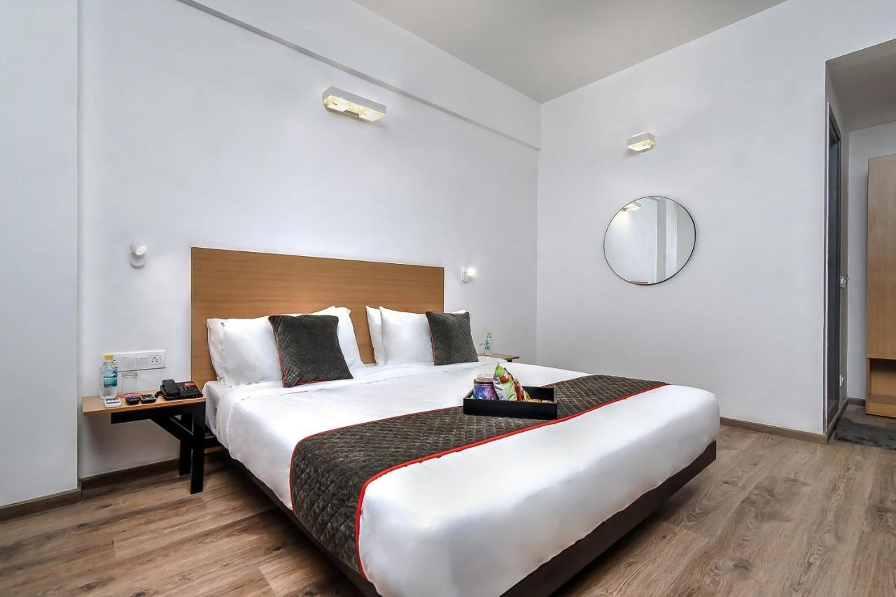 Hotel Oyo Townhouse 044 Sector 14 Gurugram à Gurgaon Extérieur photo